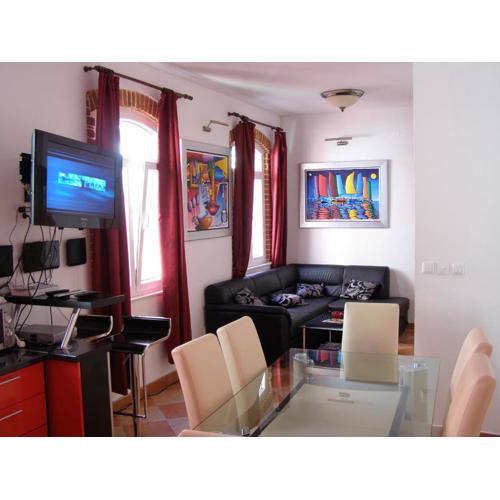 Split Artistic Apartments