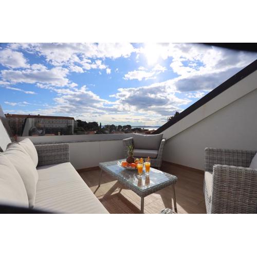 Split City View Apartment