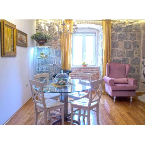Split Theatre Apartments