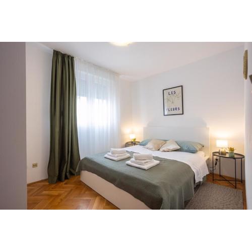 Split Žnjan Beach Apartment with Parking