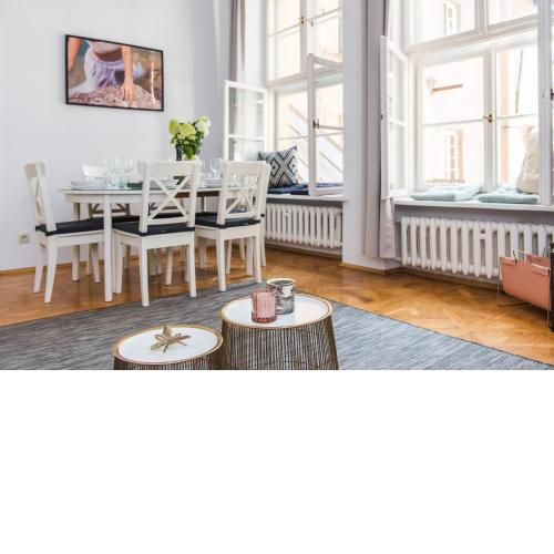 Square Apartment - LoftAffair