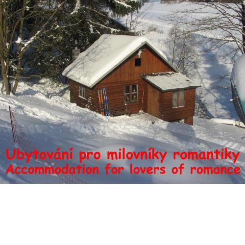 Srub na svahu sjezdovky v Radvanicích
