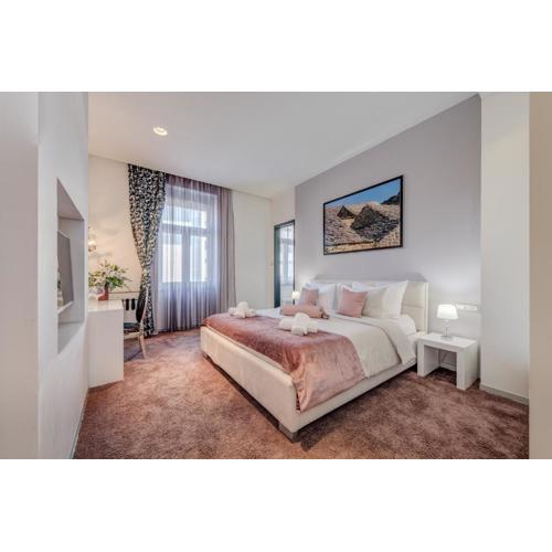 Starlight Luxury Rooms