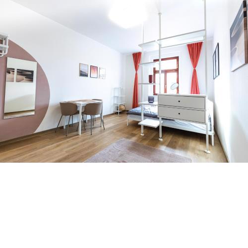 Stay2gether Studio in Pink 16 - Main train station