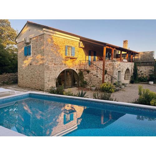 Stone house Emilia with a pool