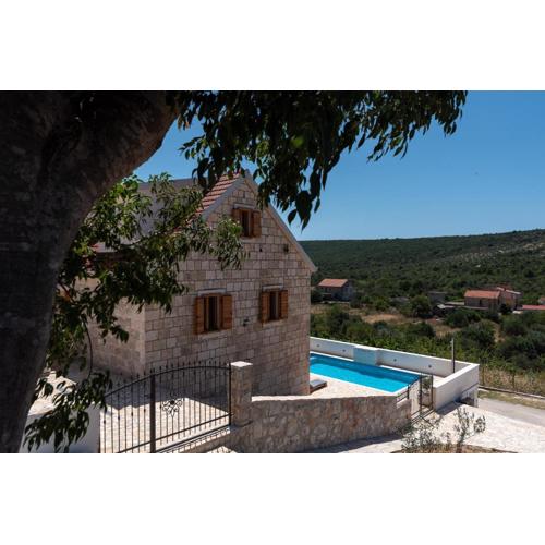 Stone house Grgo