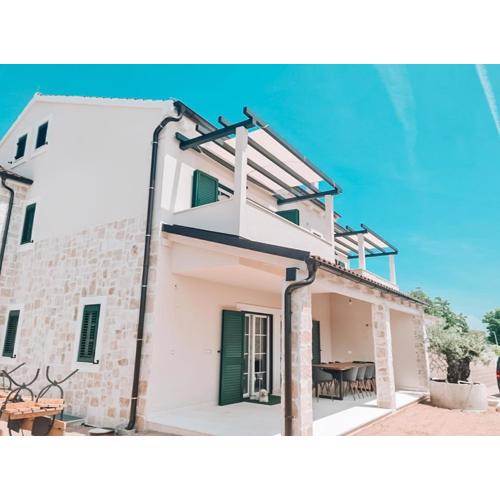 STONE HOUSE JEZERA