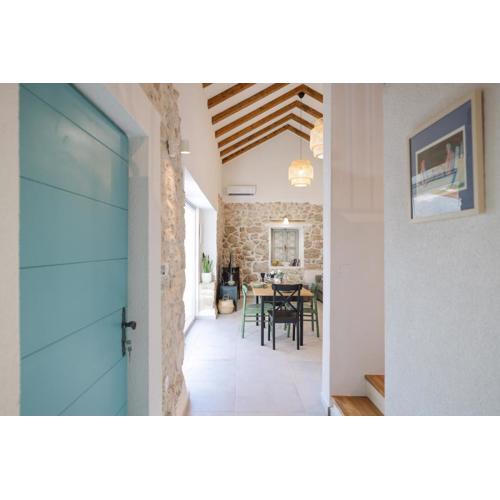 Stone House Lole