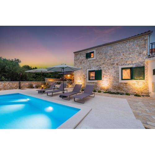 Stone House Luna