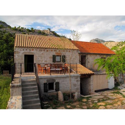 Stone House Pojata