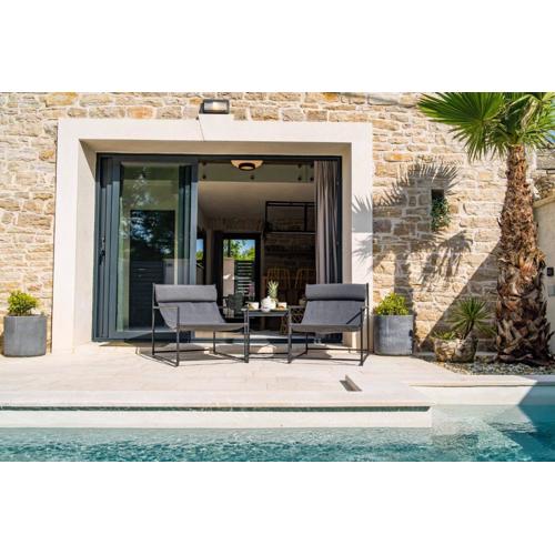 Stone House with pool Poeta