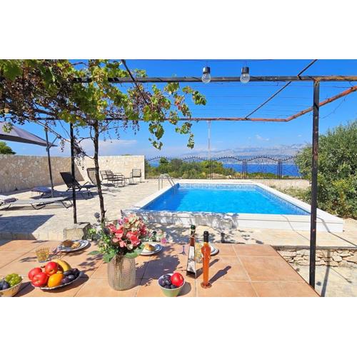 Stone House with Pool, Set in Idillic Countryside - Villa Mir
