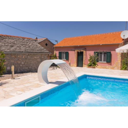 Stone houses Nikola