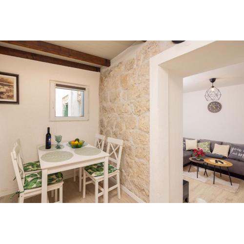 Stone Pearl Apartment