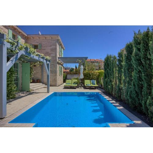 Stone villa Zelda with pool in Ližnjan, Istria