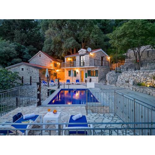 Stonehouse Residence
