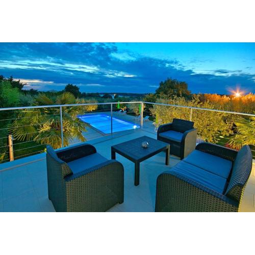 Strandnahe Residence Livija 1 Mit Pool Und Garten