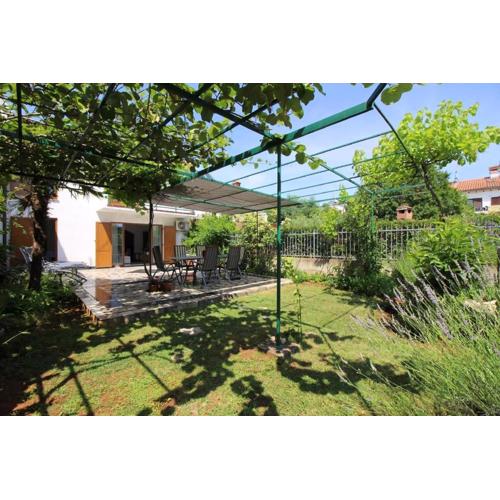 Strandnahes Ferienhaus Lavanda Mit Schönem Garten