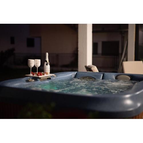 Strelitzia apartment Split with jacuzzi