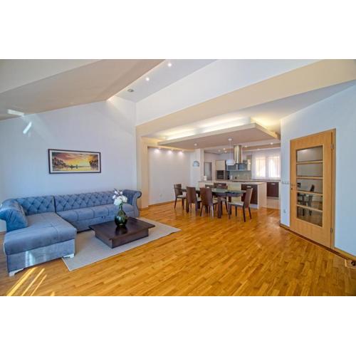 Stross Apartments & Rooms