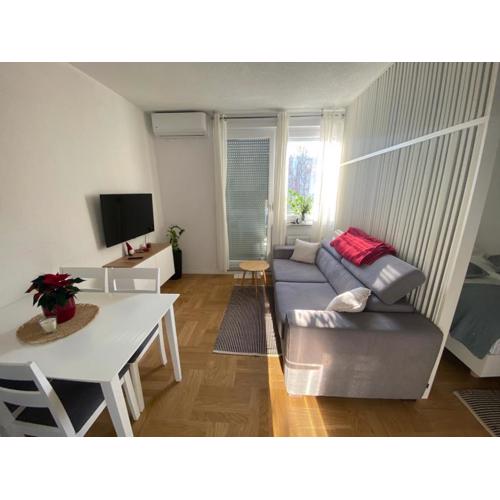 Studio Apartman Ana