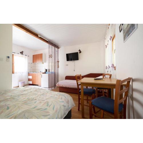 Studio Apartman Ema