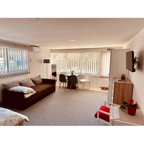 Studio Apartman Iovia place