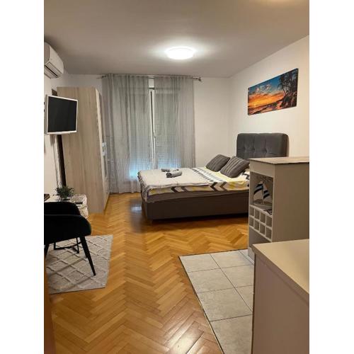 Studio Apartman Karlo