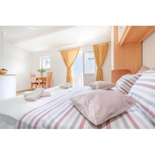 Studio Apartmani Dora