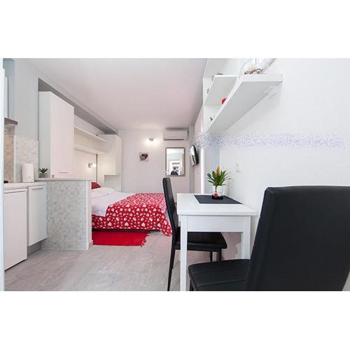 Studio apartment 3674-6 for 2 Pers in Tucepi