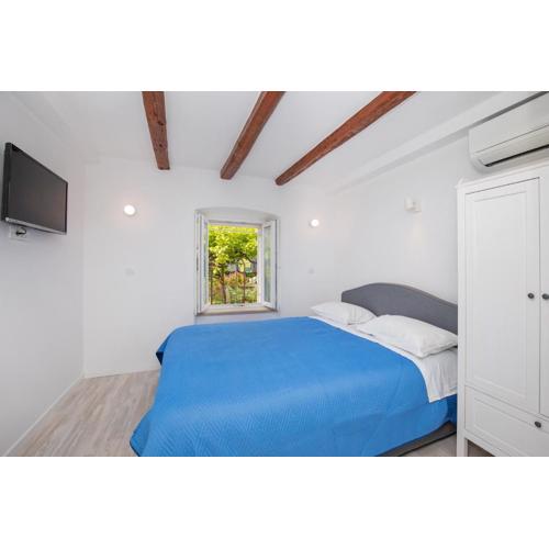Studio Apartment Bell