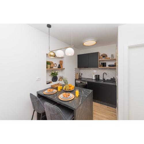 Studio apartment Bianco, near beach, free parking, Wi-Fi