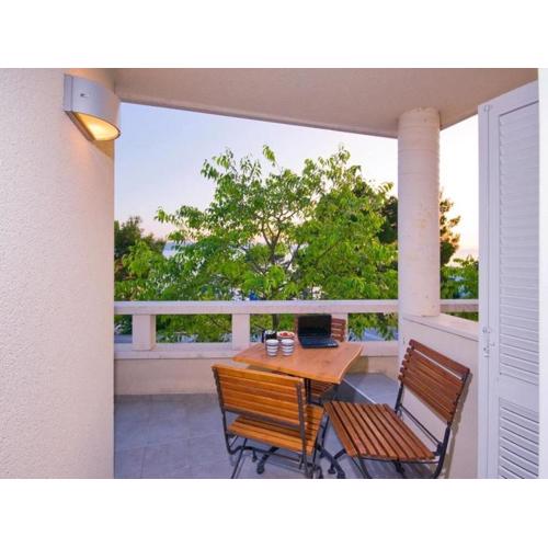 Studio apartment in Brela with a sea view, terrace, air conditioning, WiFi 201-3