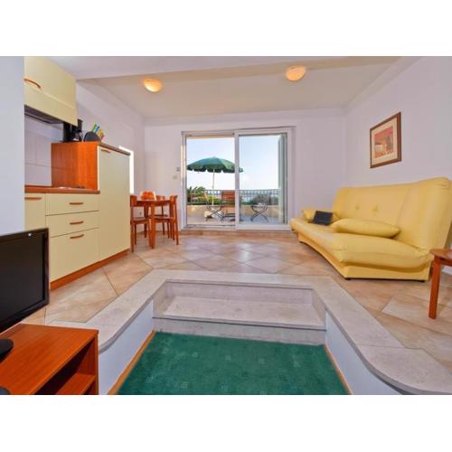 Studio apartment in Brela with a sea view, terrace, air conditioning, WiFi 201-5