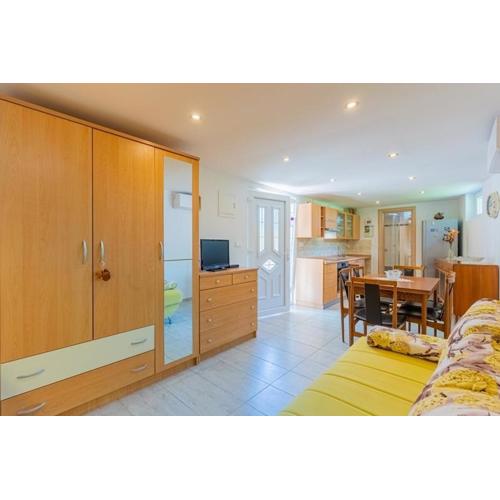Studio apartment in Cres with Terrace, Air condition, WIFI, 5205-3