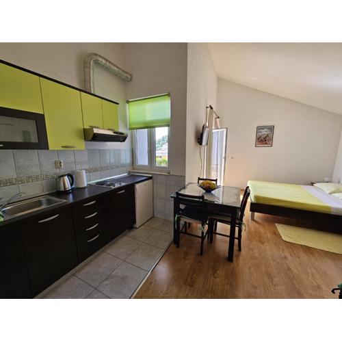Studio apartment in Duce with sea view, balcony, air conditioning, WiFi 5067-6