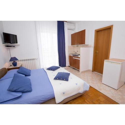 Studio apartment in Duce with sea view, balcony, air conditioning, WiFi 5146-2