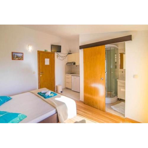 Studio apartment in Dugi Rat with sea view, balcony, air conditioning, WiFi 5113-2