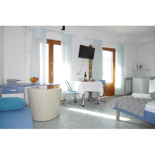 Studio apartment in Dugi Rat with sea view, balcony, air conditioning, WiFi 5132-3