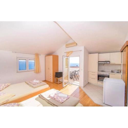 Studio Apartment in Dugi Rat with Sea View, Terrace, Air Conditioning, WiFi 5113-1