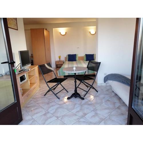 Studio apartment in Funtana with balcony, air conditioning, WiFi, washing machine 4982-8