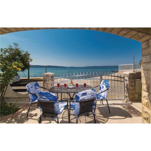 Studio Apartment In Kastel Kambelovac