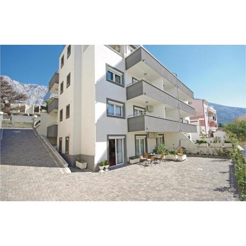 Studio Apartment In Makarska