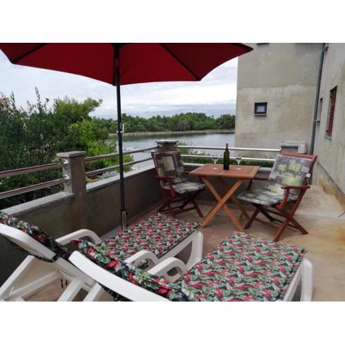 Studio Apartment in Nin with Sea View, Terrace, Air Conditioning, Wi-Fi (4868-1)