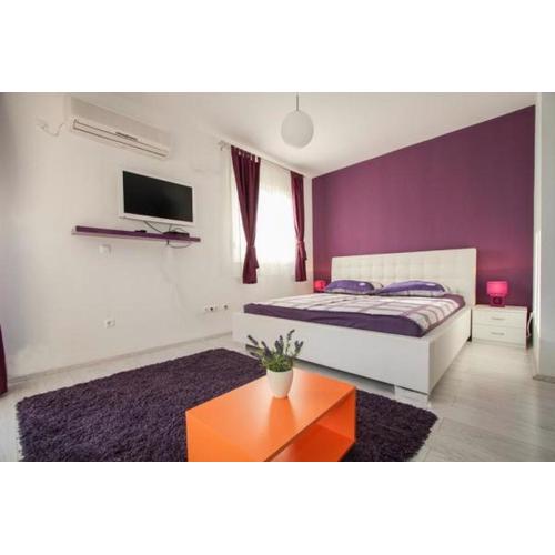 Studio apartment in Okrug Gornji with terrace, air conditioning, WiFi, washing machine 5051-1
