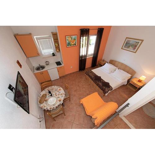 Studio apartment in Tucepi with air conditioning, WiFi, washing machine 202-1