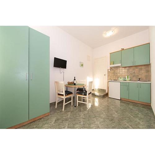 Studio apartment in Tucepi with air conditioning, WiFi, washing machine 202-2