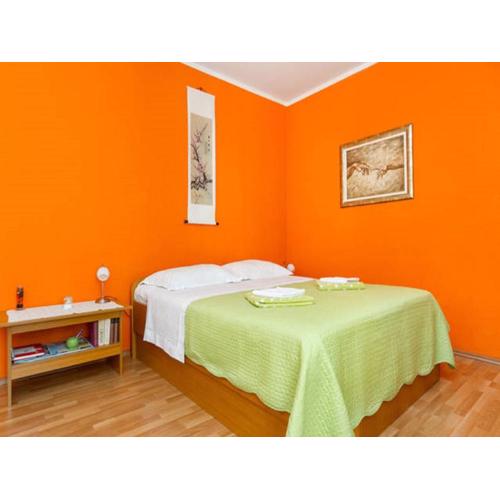 Studio apartment Josip