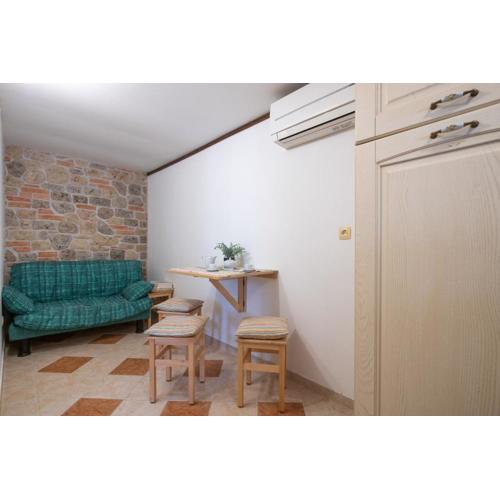 Studio apartment Larca