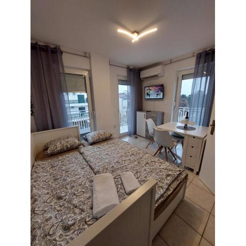 Studio apartment Mihlin beach Vodice A2